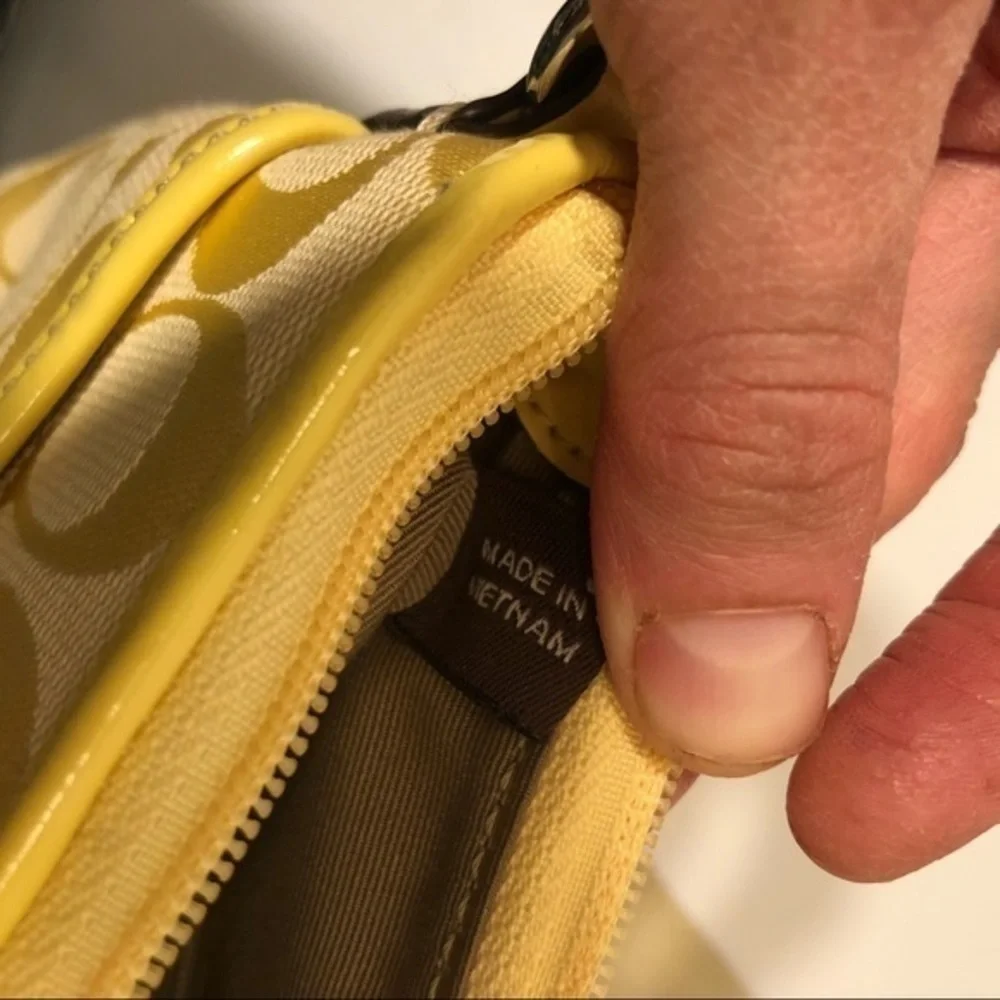 Coach vintage y2k signature yellow crossbody swingpack bag